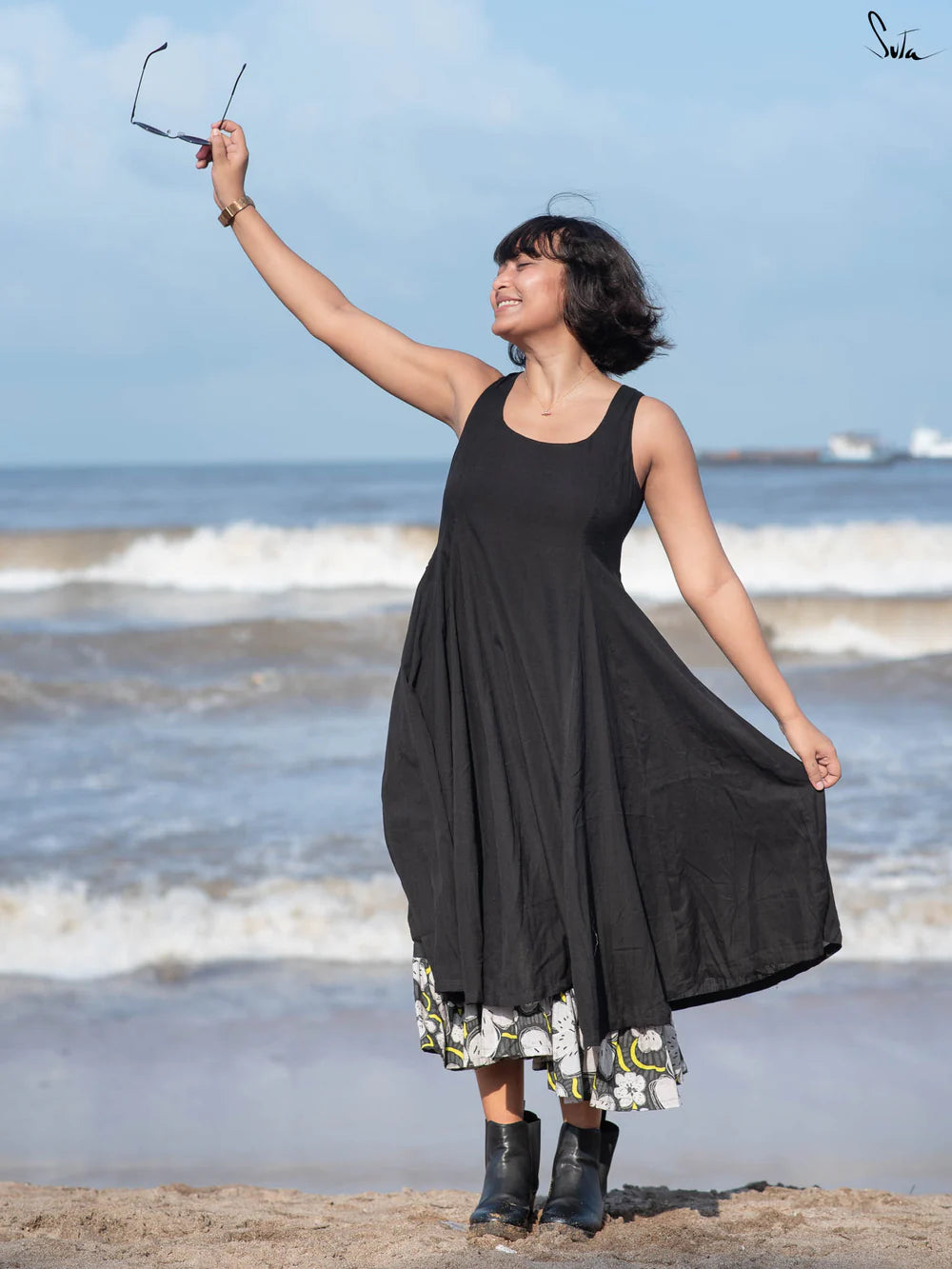 Sleeveless Black Dress with Two Side Pockets