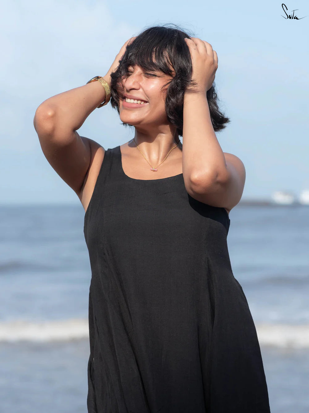 Sleeveless Black Dress with Two Side Pockets