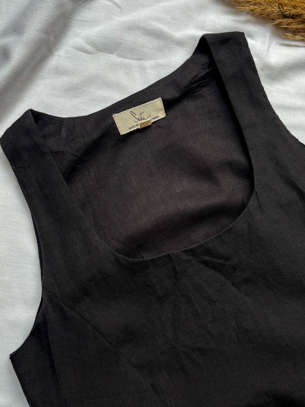 Sleeveless Black Dress with Two Side Pockets