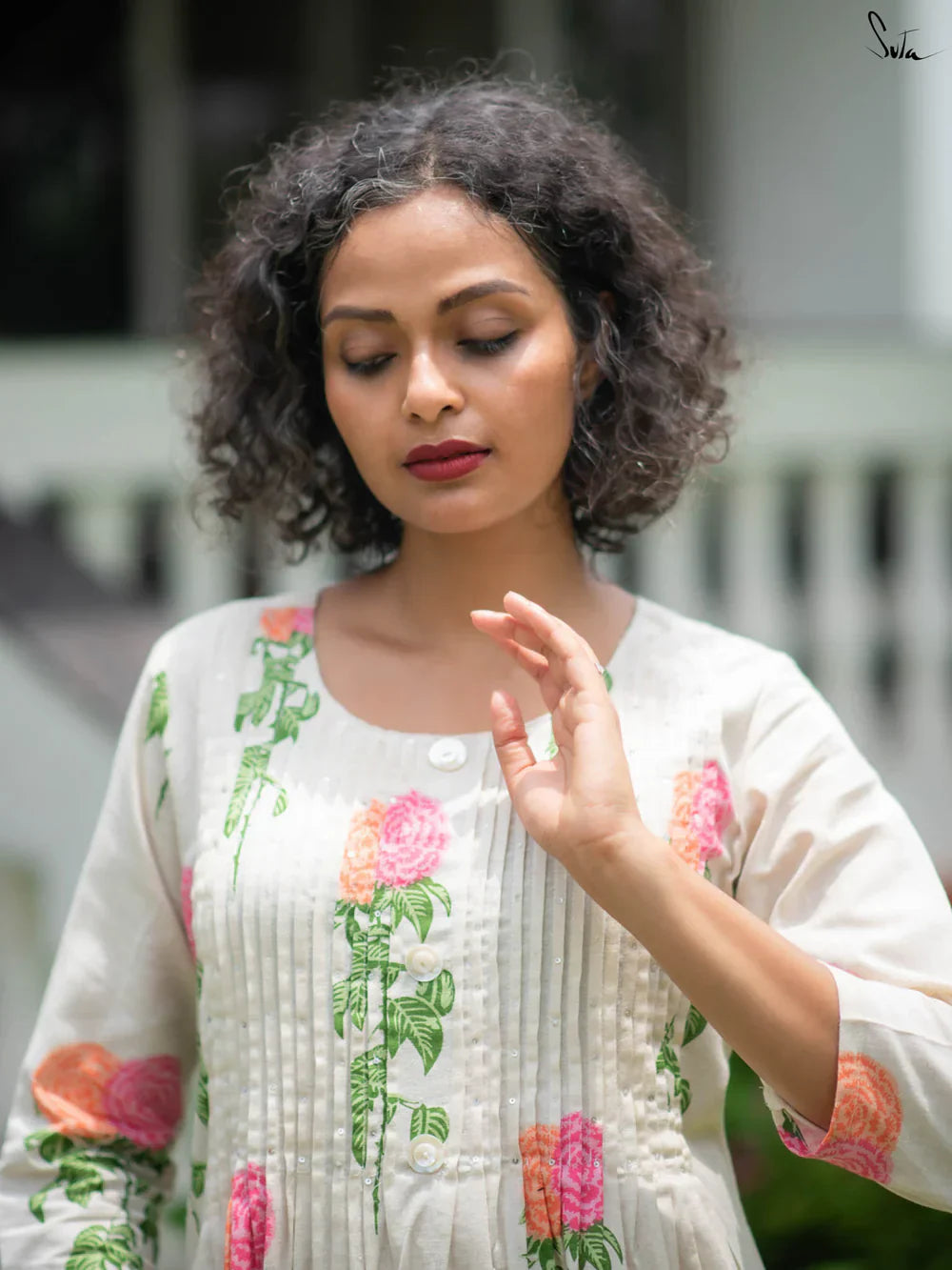 Suta White Cotton Elbow Sleeves Kurta Set with Rose Prints & Pockets