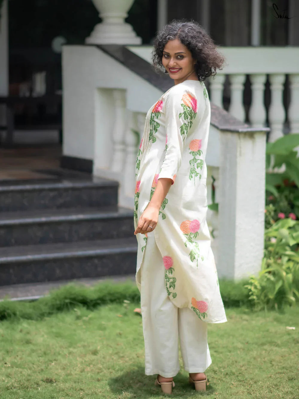 Suta White Cotton Elbow Sleeves Kurta Set with Rose Prints & Pockets