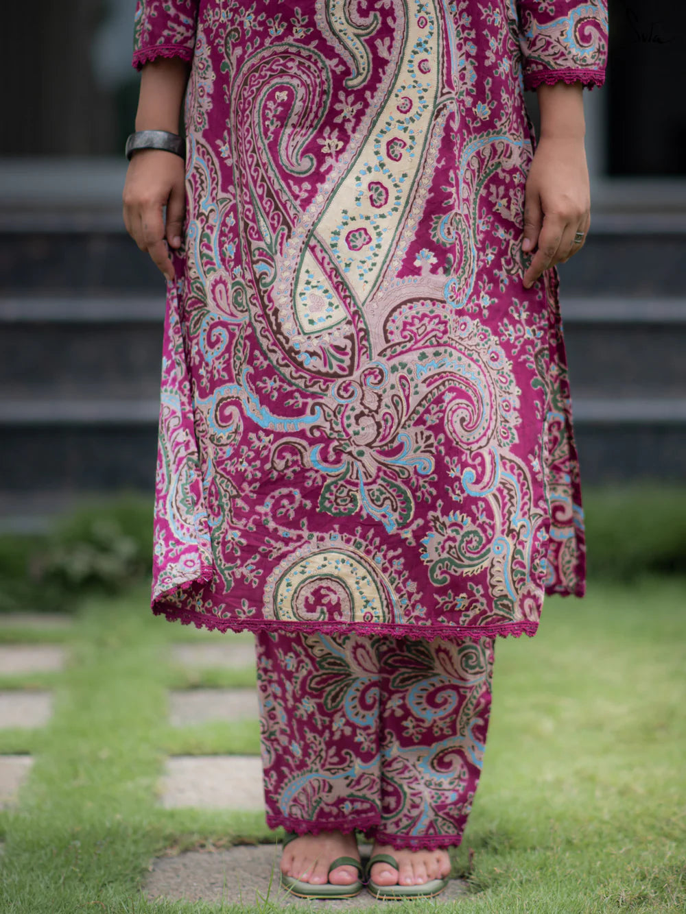 Wine Paisley Patterned Cotton Kurta Set with Lace Details On The Hem & Sleeves